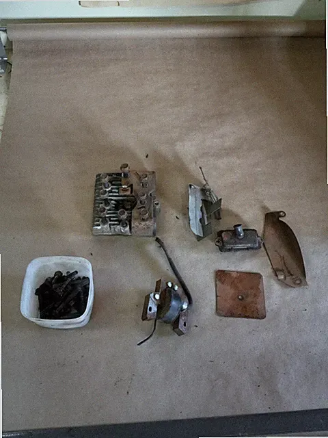 VINTAGE Genuine OEM BRIGGS & STRATTON 3 HP ENGINE Parts lot Head Coil Covers